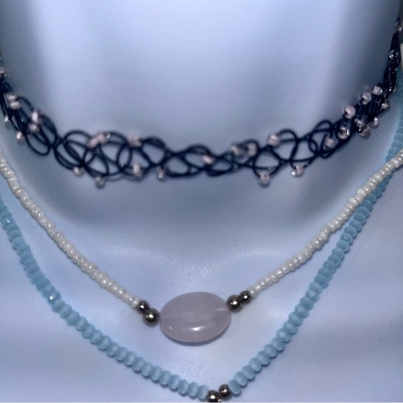 Elegant Multi-Layered chocker Set with Feather Pendant brand new - Picture 4 of 7